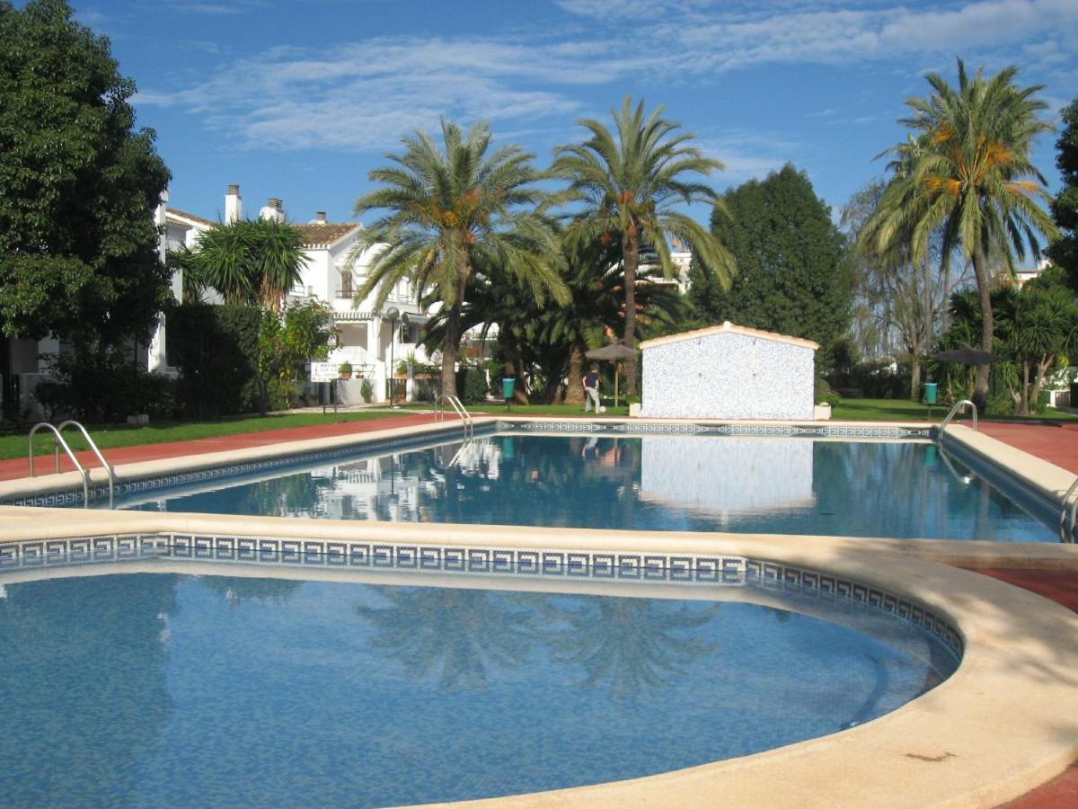 Chalet Adosado En Urbanizacion Con Precioso Jardin Denia Bagian luar foto