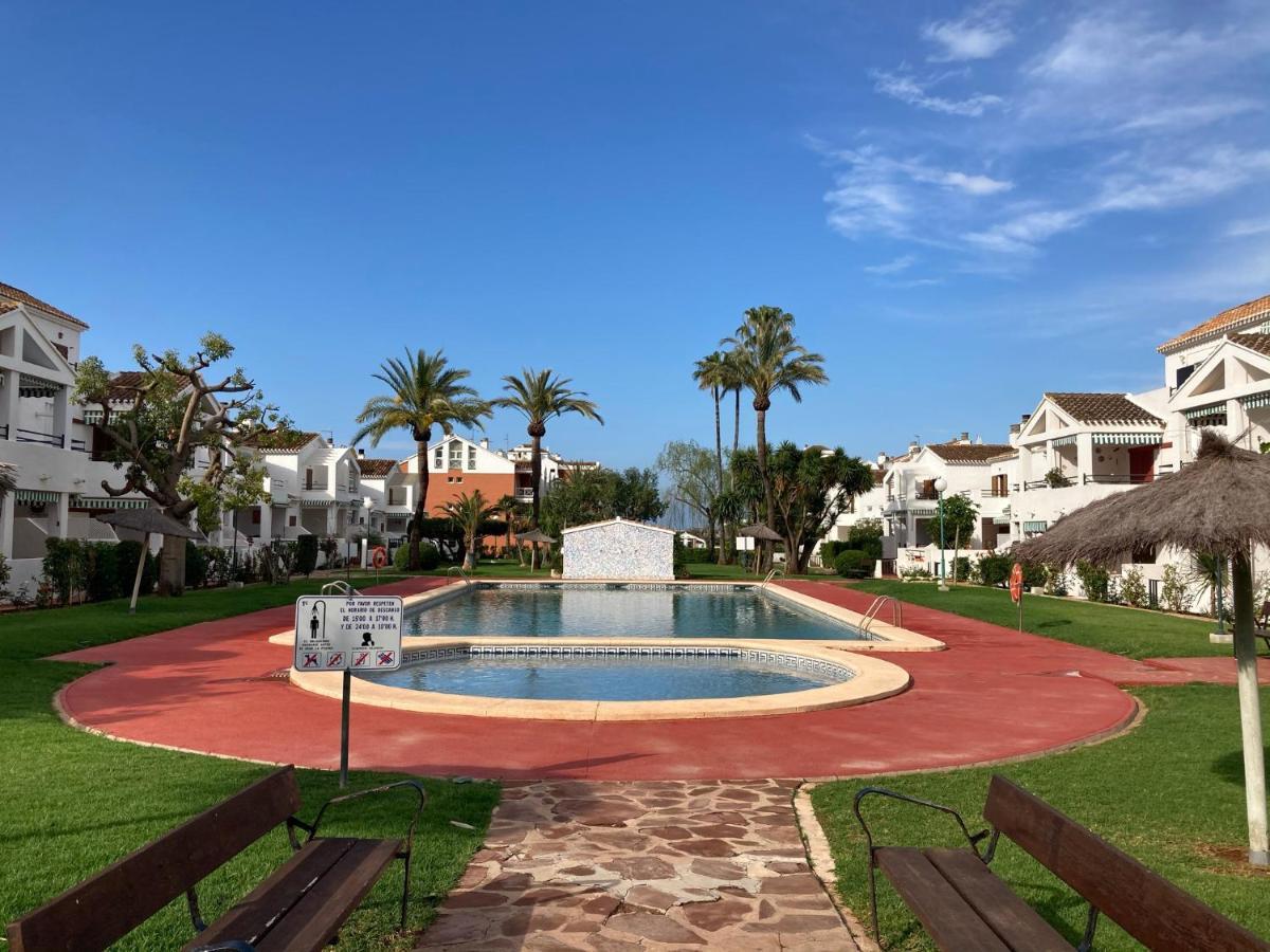 Chalet Adosado En Urbanizacion Con Precioso Jardin Denia Bagian luar foto